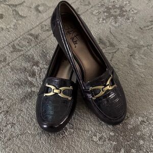 Life Stride Women's Dark Brown Croc-Embossed Loafers with Gold Bit